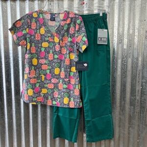 Women’s Scrub Set-Print Top-Hunter Scrub Pants-XS/XXS Petite Length Pants